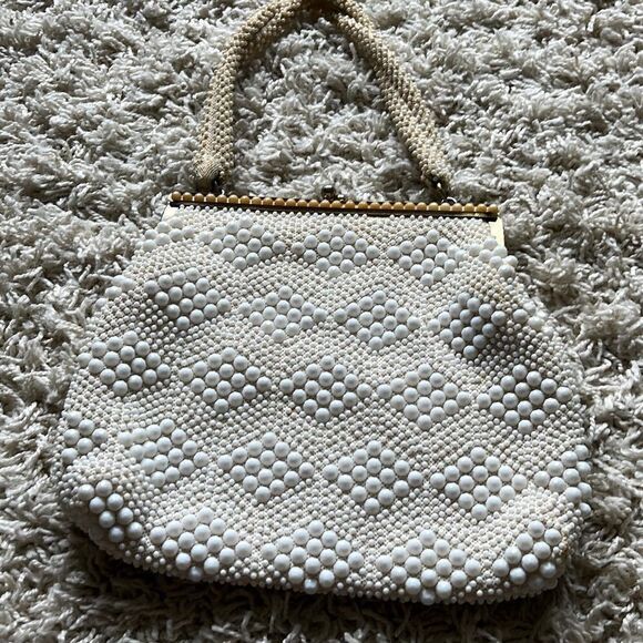 Beautiful cream 1960s Vintage Handmade White Beaded Handbag Purse Kiss-lock - Picture 1 of 16